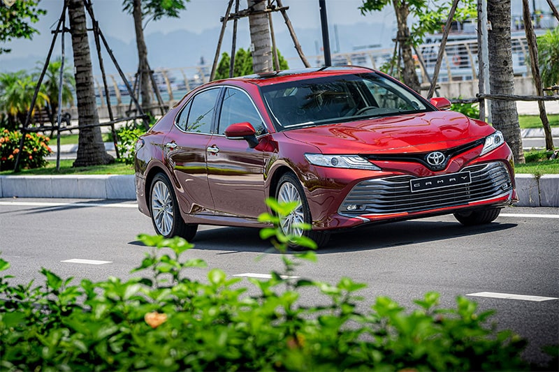 Đánh giá ngoại thất thân xe Toyota Camry