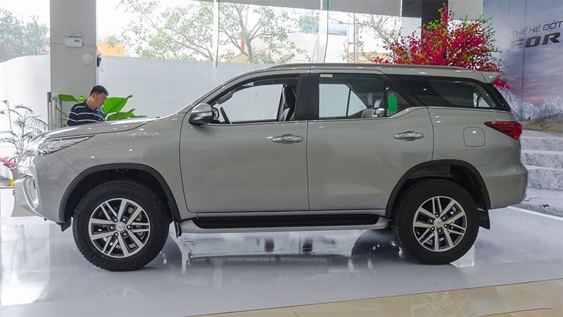 Đánh giá ngoại thất thân xe Toyota Fortuner 2018