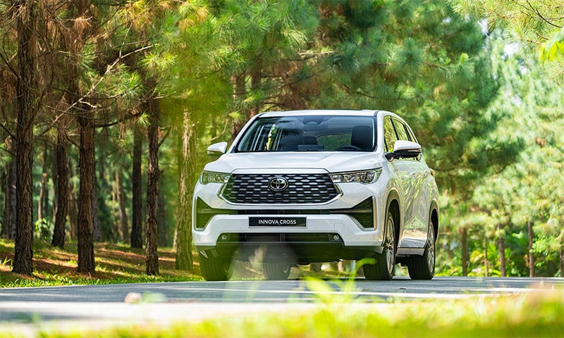 Đánh giá ngoại thất đầu xe Toyota Innova Cross 2023