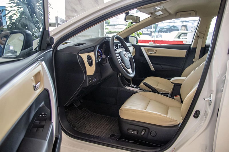 Đánh giá nội thất xe Toyota Corolla Altis 2018