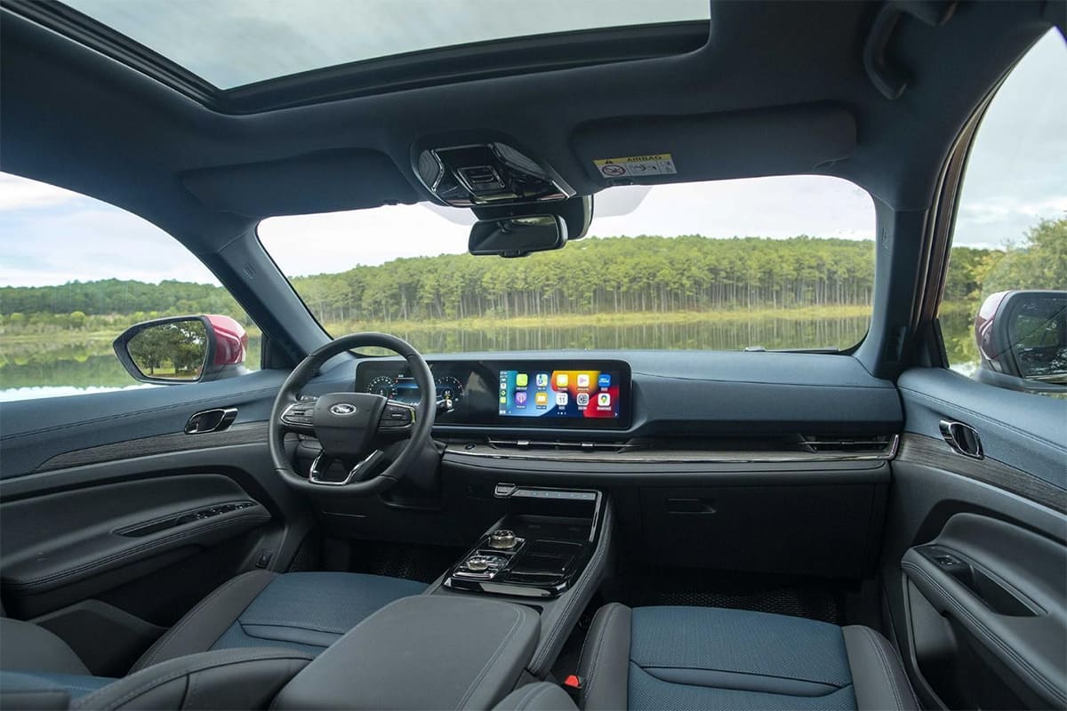 Ford Territory 2022 sở hữu khoang lái rộng