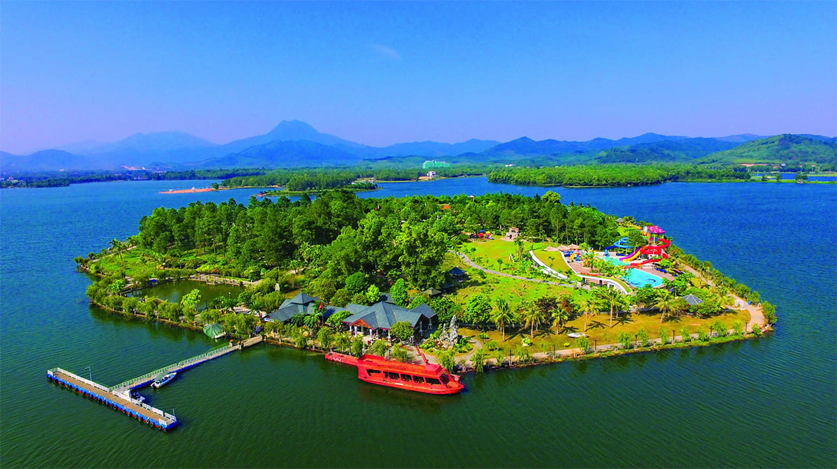 Đảo Ngọc trên hồ Đại Lải. Ảnh