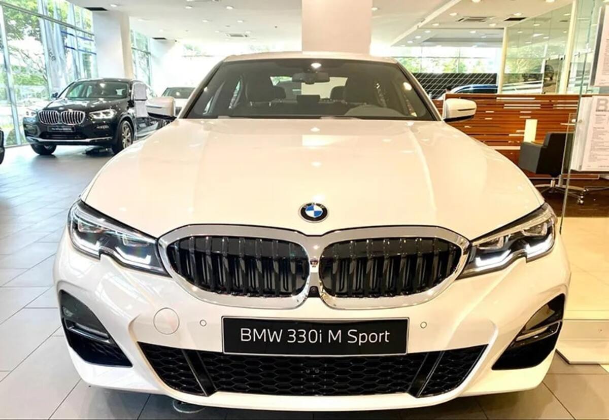 Đầu xe BMW 330i M Sport lắp ráp trong nước đã được nâng cấp công nghệ chiếu sáng Laser