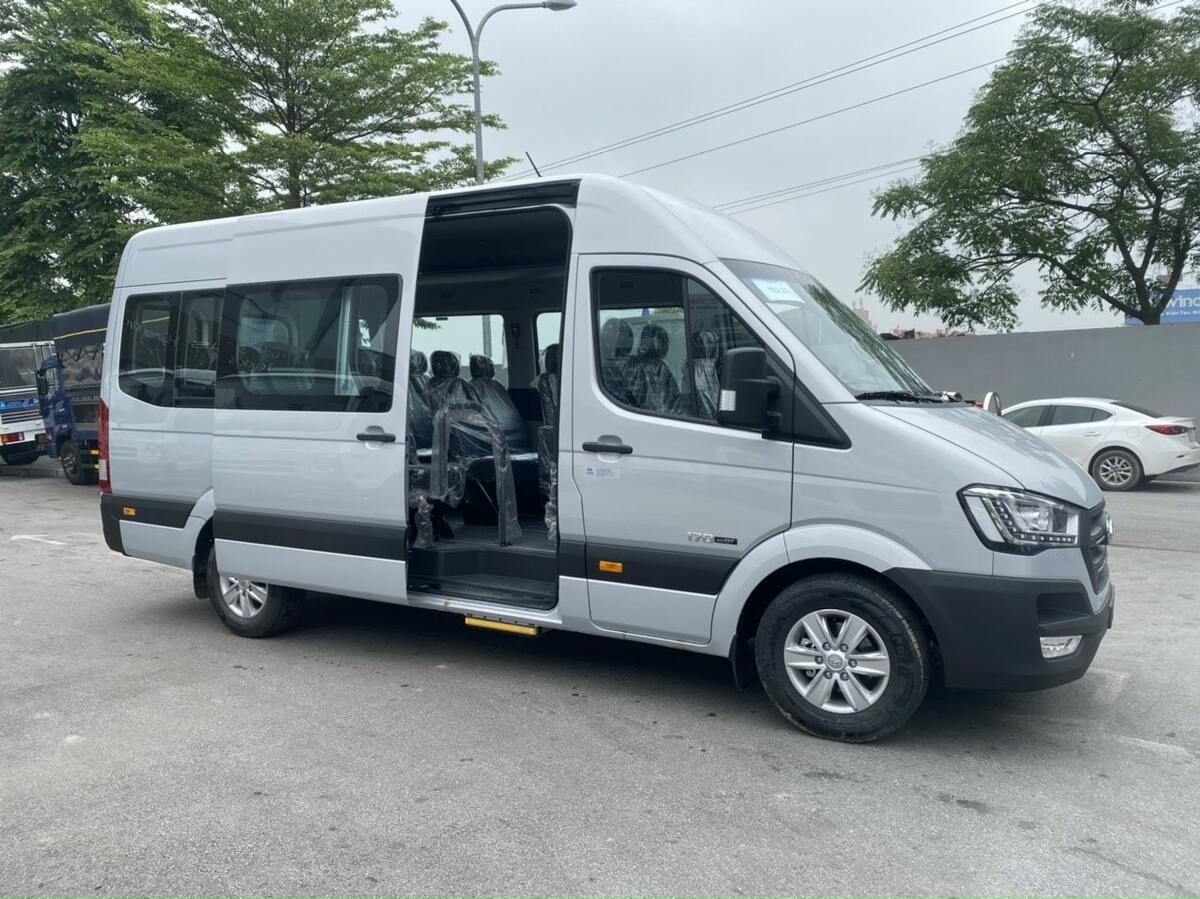 Đầu xe Hyundai Solati thiết kế hiện đại