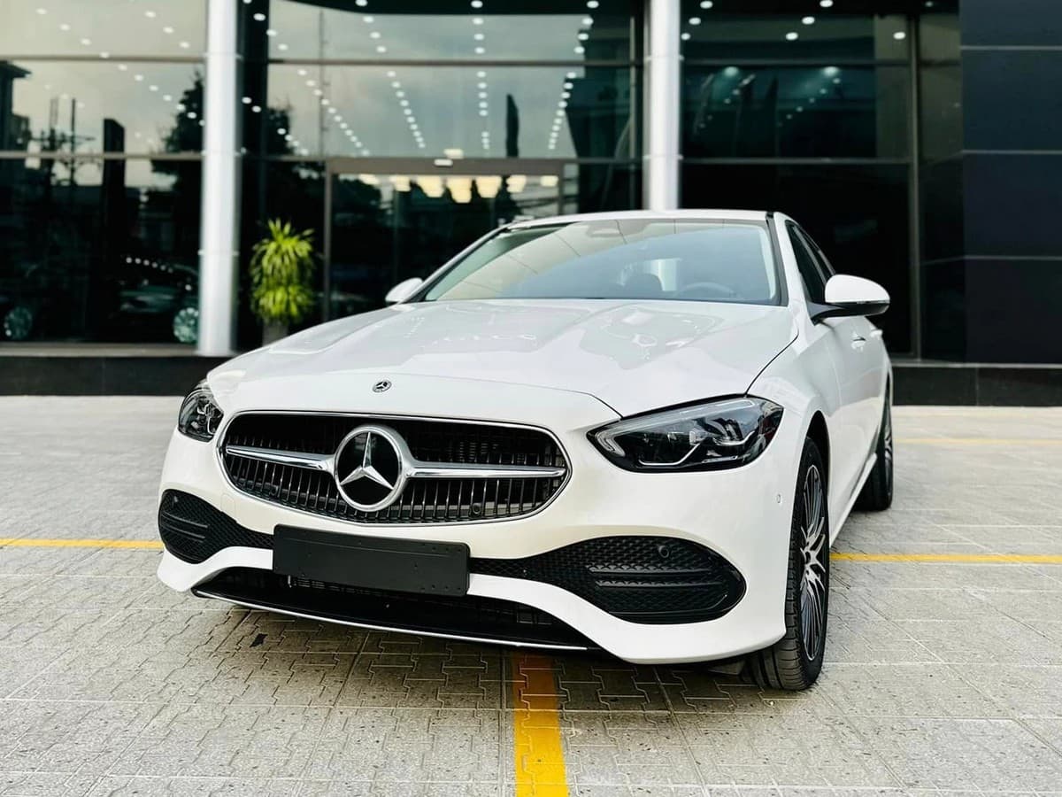 Đầu xe Mercedes C-Class