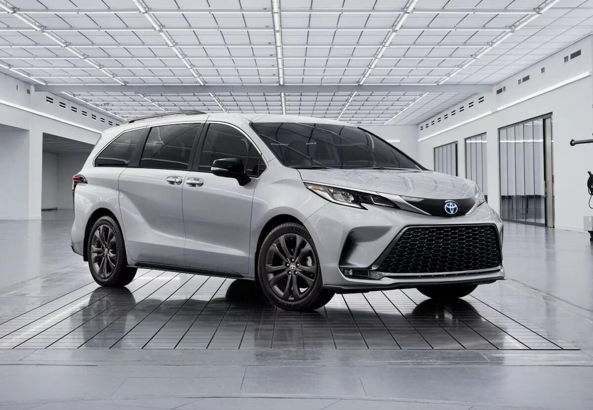 Đầu xe trang bị cụm lưới tản nhiệt kích thước lớn