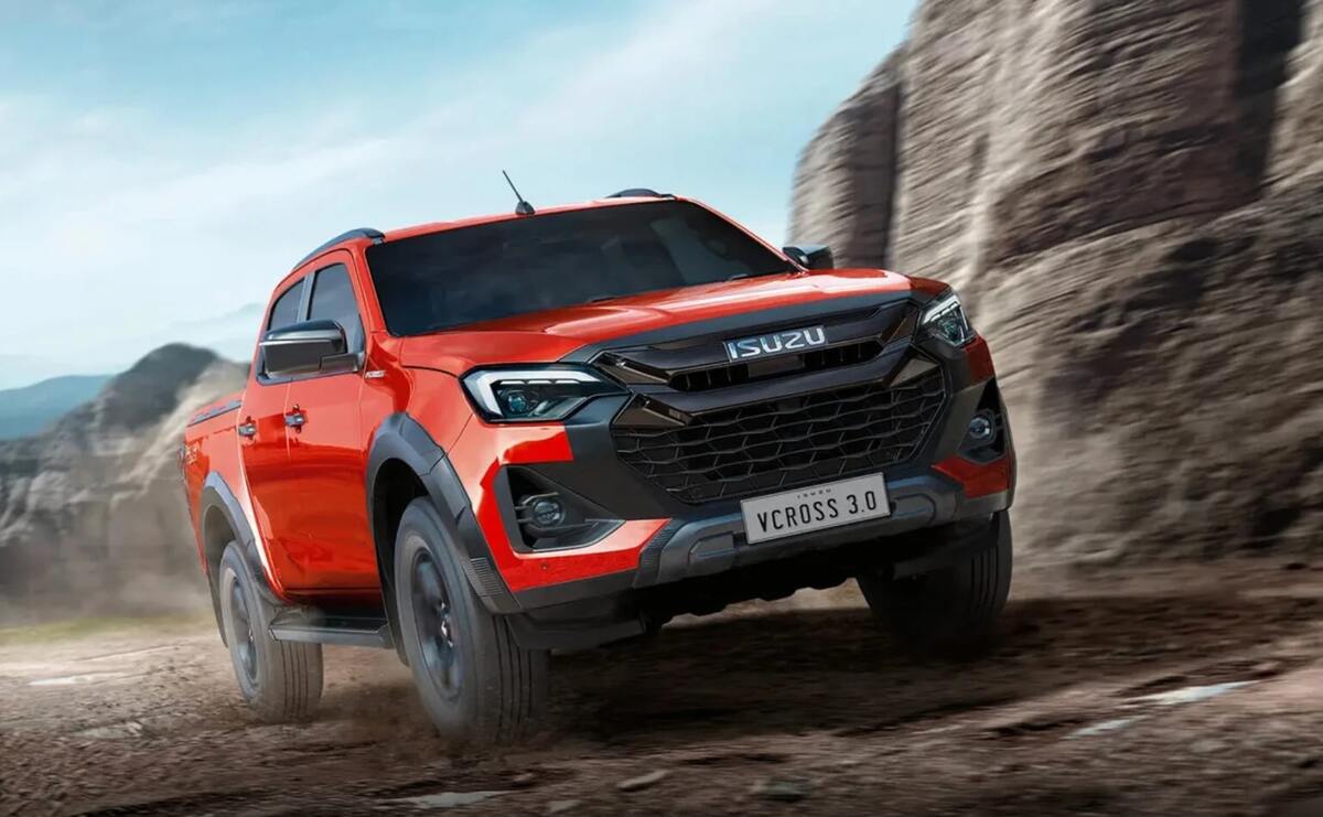 Động cơ dầu 1,9L mạnh mẽ, gầm cao giúp D-Max vượt địa hình khó một cách dễ dàng
