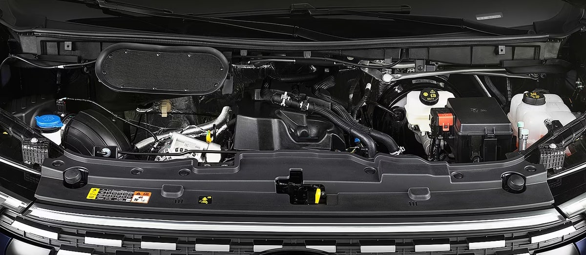Động cơ dầu tăng áp 2.4L, 4 xy lanh thẳng hàng mạnh mẽ