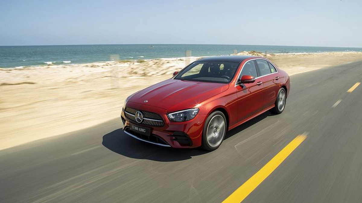 Dòng xe Mercedes-Benz E-Class ngoại thất đỏ