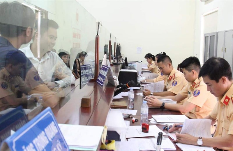 Đưa xe đến cơ quan đăng ký