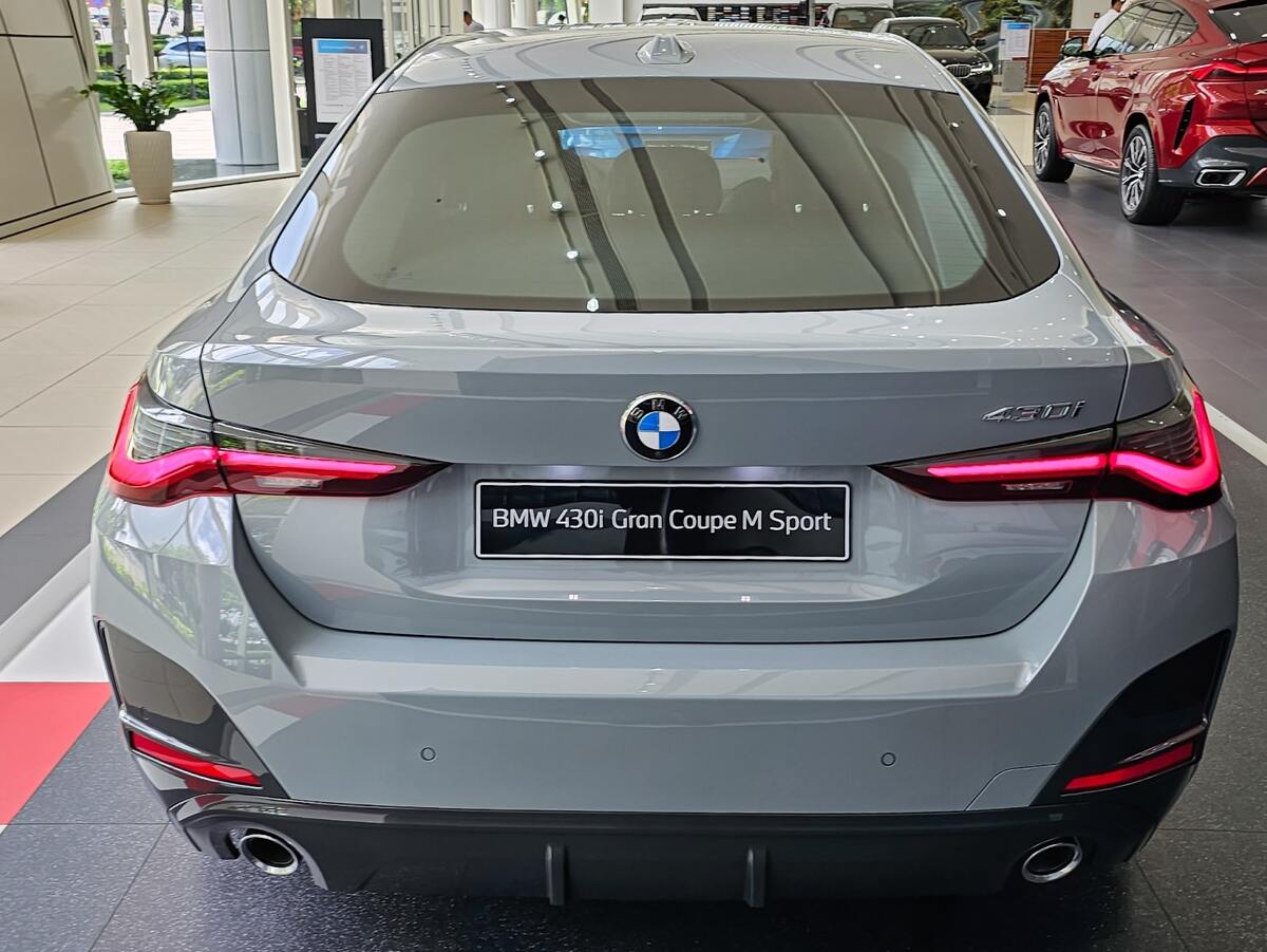 Đuôi xe BMW 4 Series có thiết kế đơn giản và hơi tròn trịa