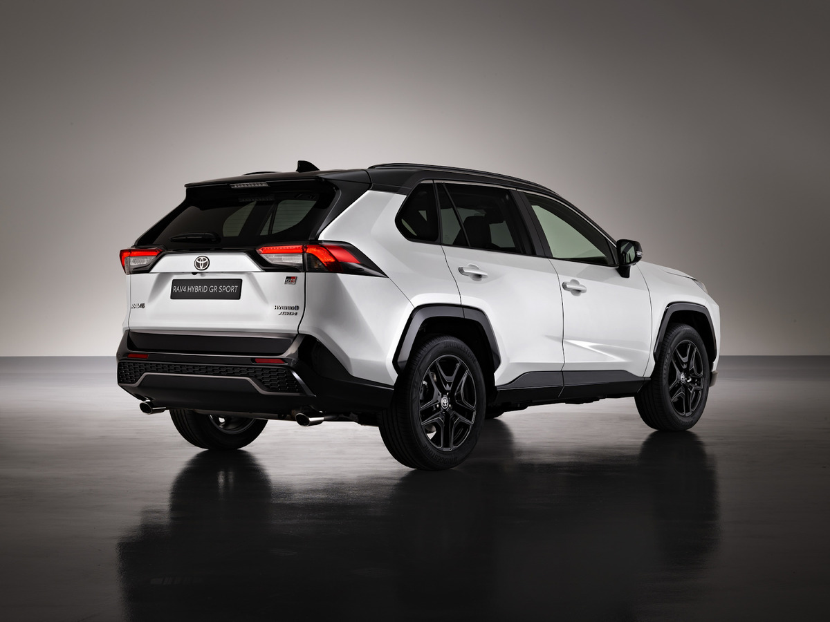 Đuôi xe của Toyota RAV4 2019 được giữ nguyên từ bản tiền nâng cấp