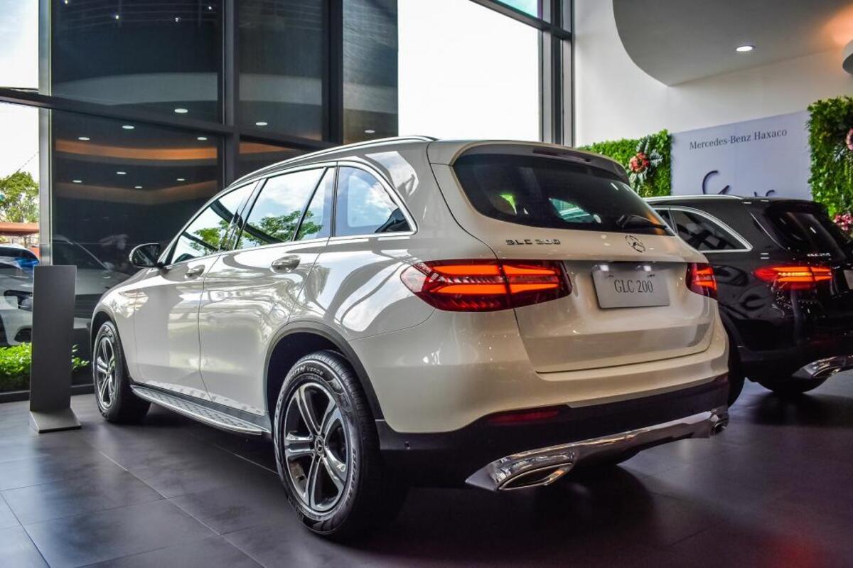 Đuôi xe GLC thiết kế đèn chiếu sáng đẹp mắt cực kỳ thu hút