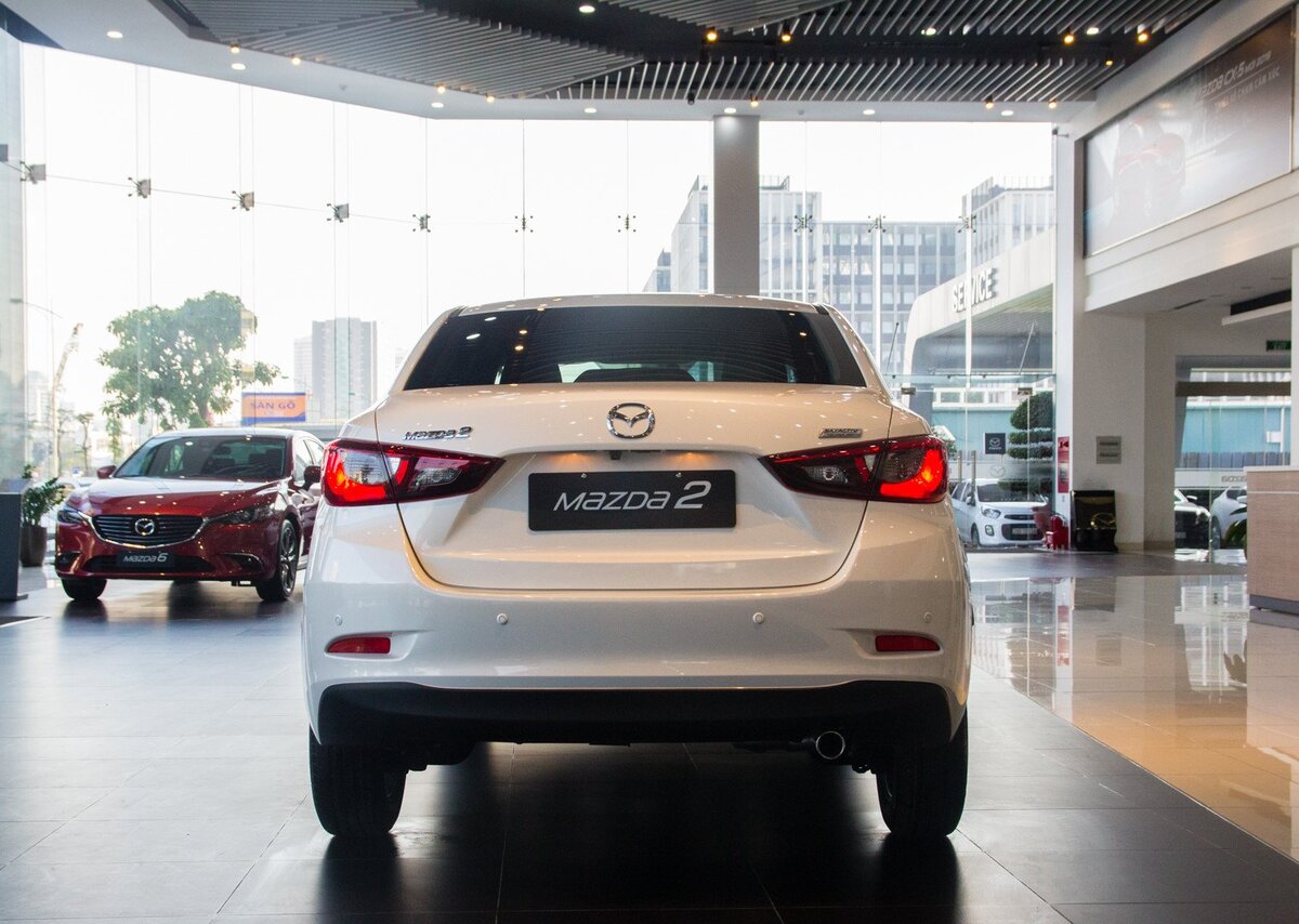 Đuôi xe Mazda 2 2021 sở hữu vẻ khỏe khoắn và thể thao