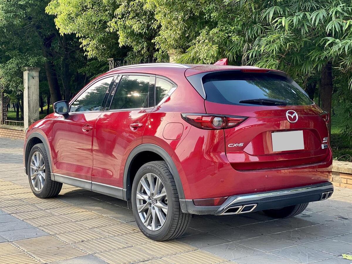 Đuối xe Mazda CX-5 2022 với cốp chứa rộng