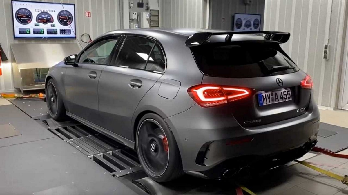 Đuôi xe Mercedes AMG A45
