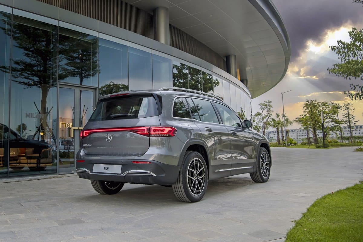 Phần đuôi xe Mercedes EQB