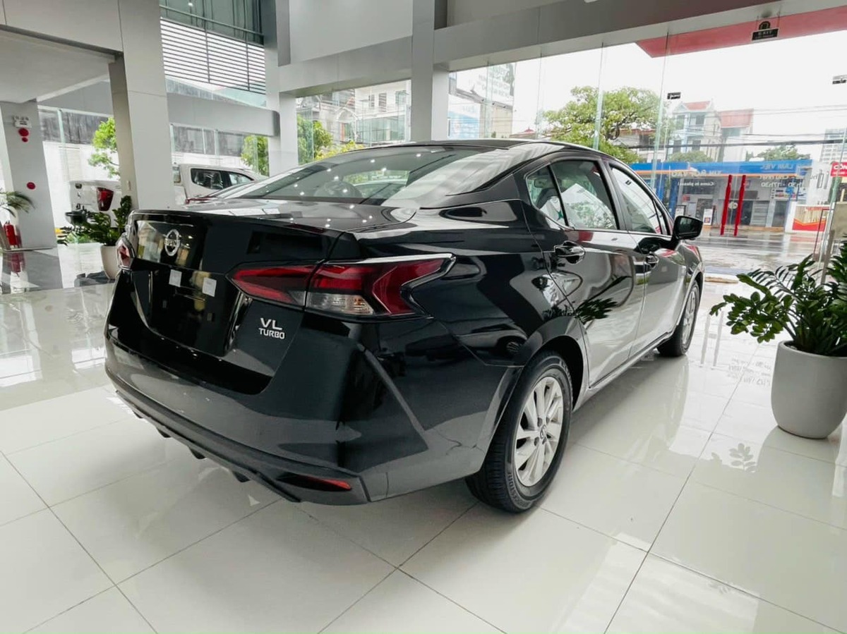 Đuôi xe Nissan Sunny 2022 sở hữu thiết kế thể thao, đẳng cấp