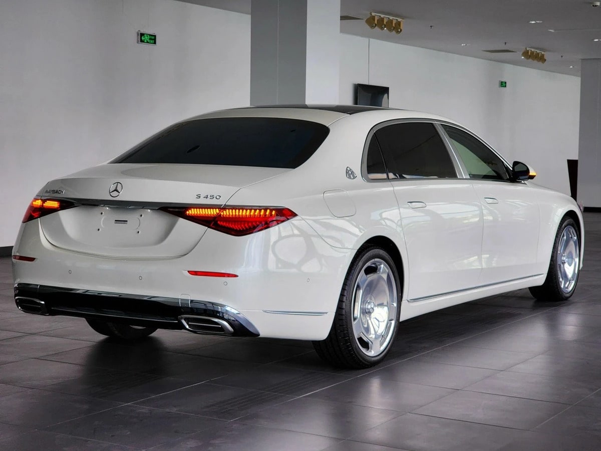 Đuôi xe thiết kế cứng cạp cực kỳ mạnh mẽ
