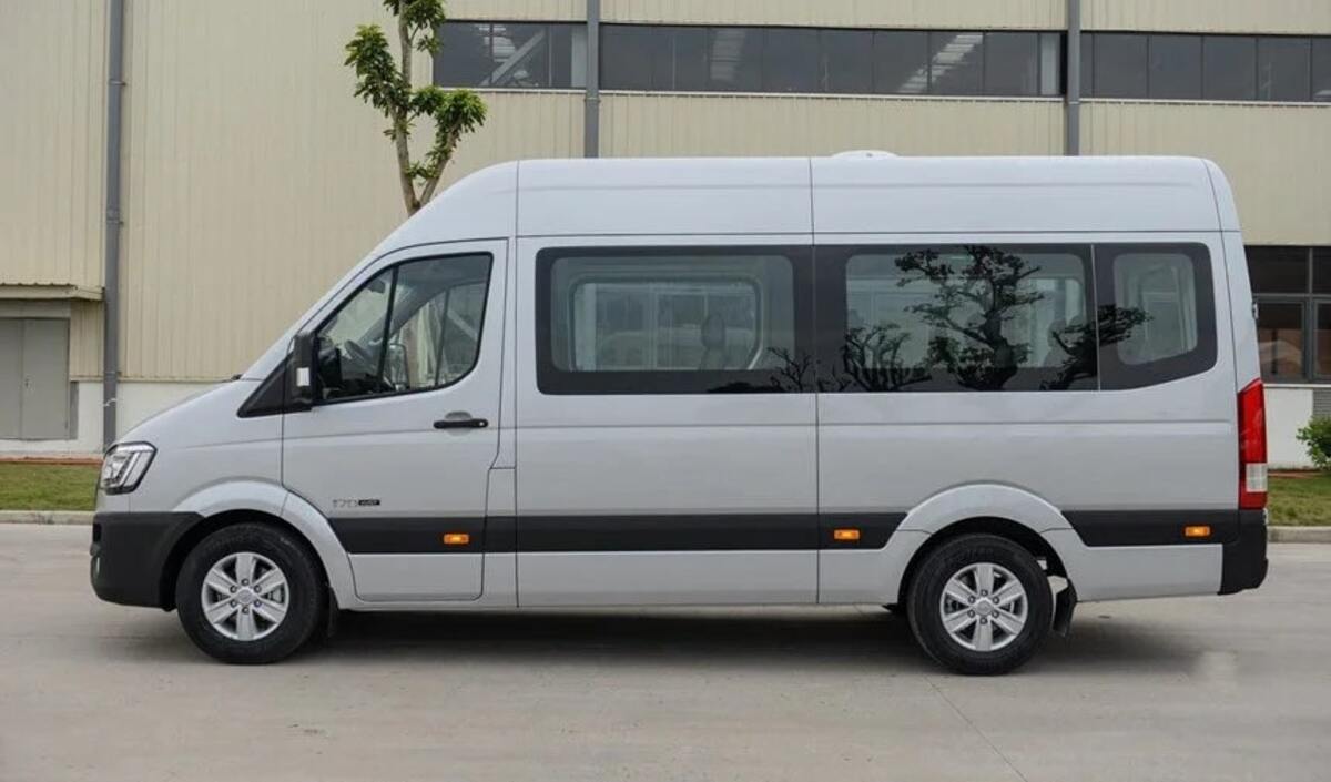 Đuôi xe thiết kế vuông vắn