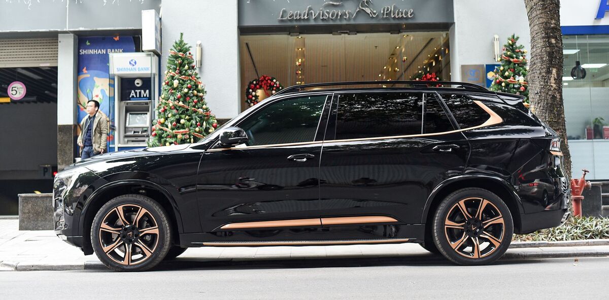 Đường gân dài bên hông của President thể hiện sự sang trọng