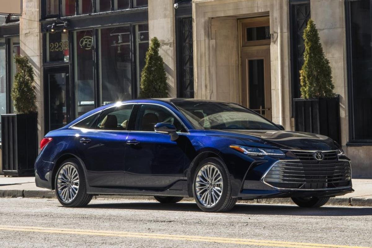 Đường nét sắc cạnh và hiện đại là đặc trưng chính của ngoại thất Avalon 2020