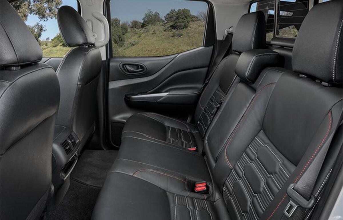 Ghế ngồi Nissan Navara 2023 rộng, thoáng mang lại cảm giác dễ chịu khi ngồi