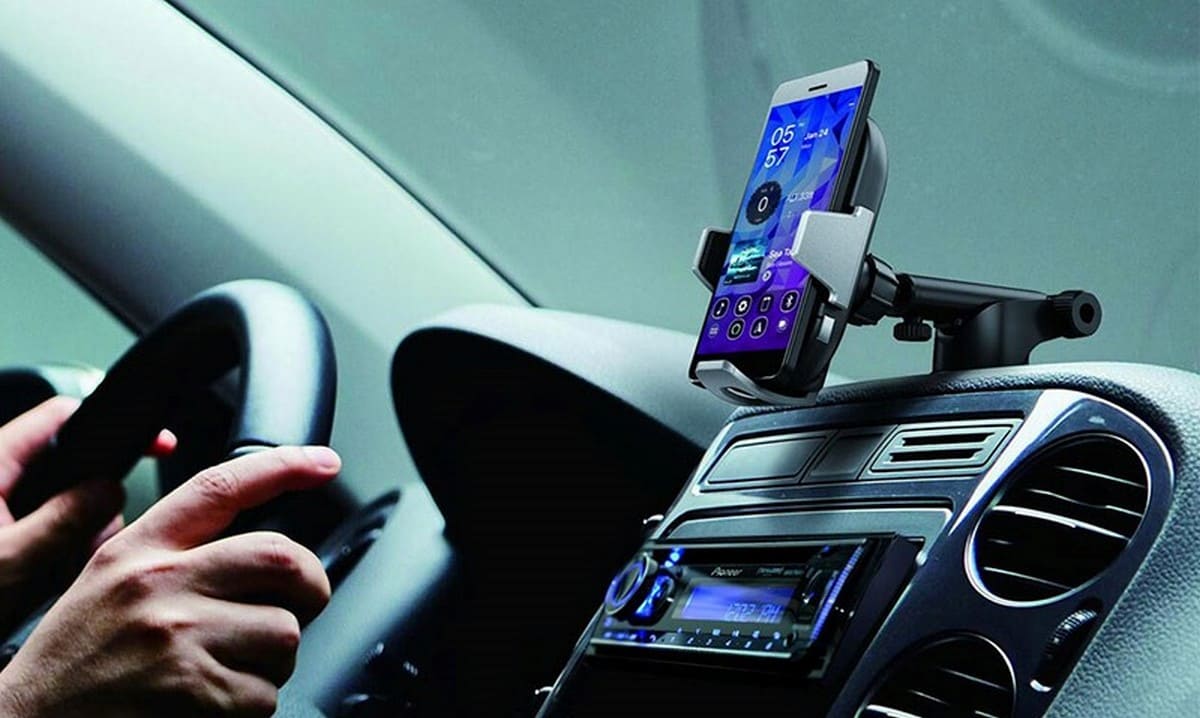 Giá đỡ điện thoại cho hành trình du lịch tự lái  