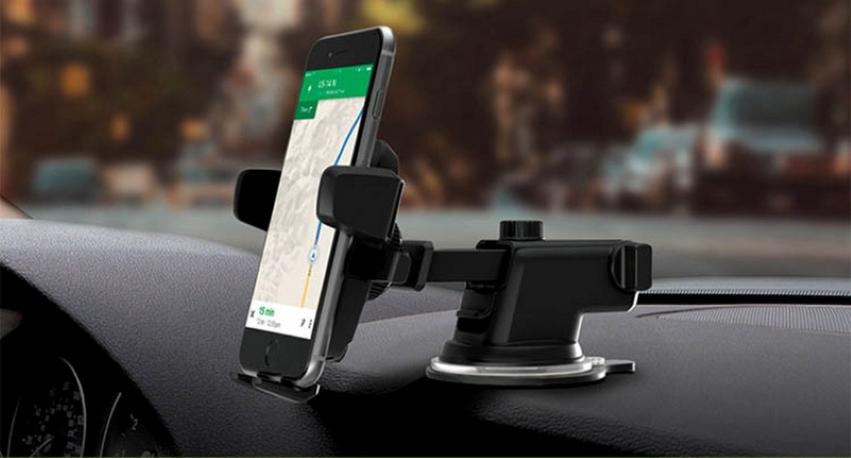 Giá đỡ điện thoại cho hành trình du lịch tự lái