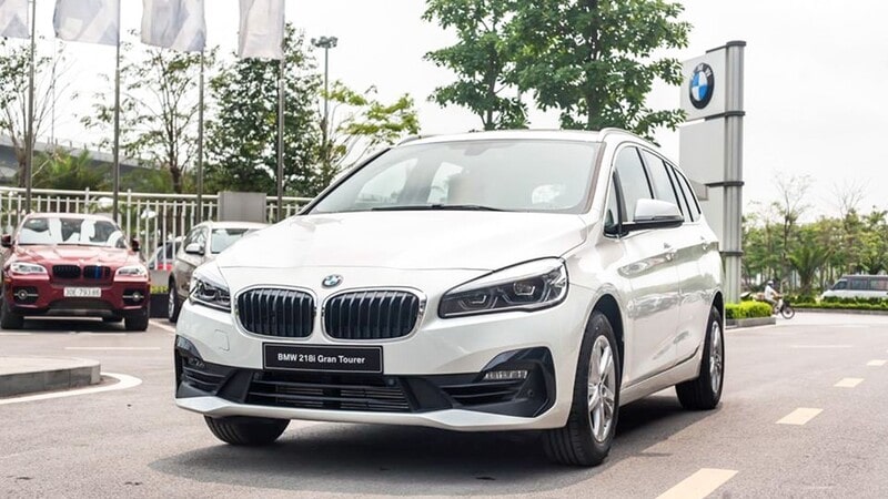 Giá xe BMW 218i từ 999 triệu khá cao so với các mẫu MPV phổ thông