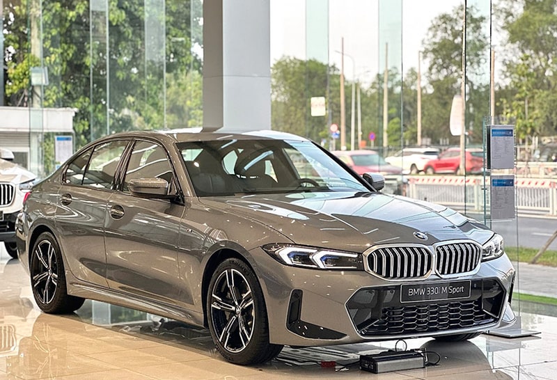 Giá xe BMW 330i từ 2,499 tỷ mức giá cao so với phân khúc