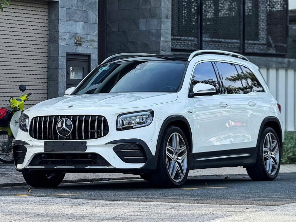 Giao diện mạnh mẽ của Mercedes GLB 35