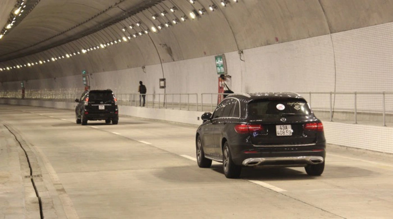 Giữ khoảng cách xe tối thiểu khi đi vào hầm để đảm bảo an toàn