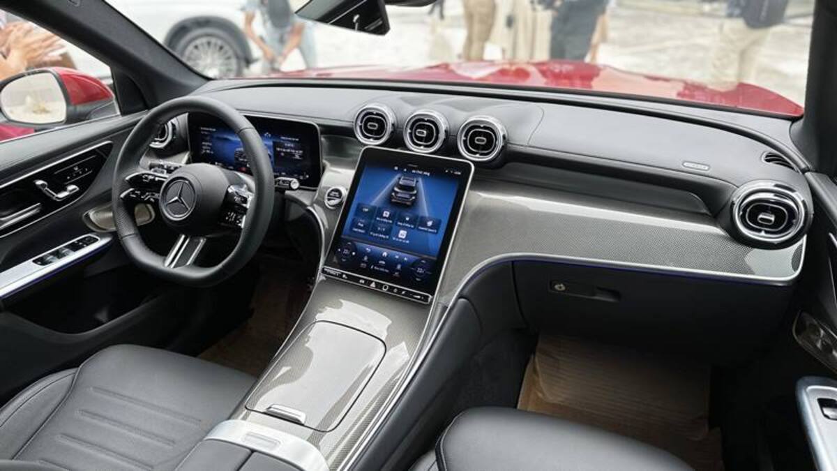 GLC 300 4MATIC 2024 trang bị nhiều hệ thống tiện nghi cho cabin xe