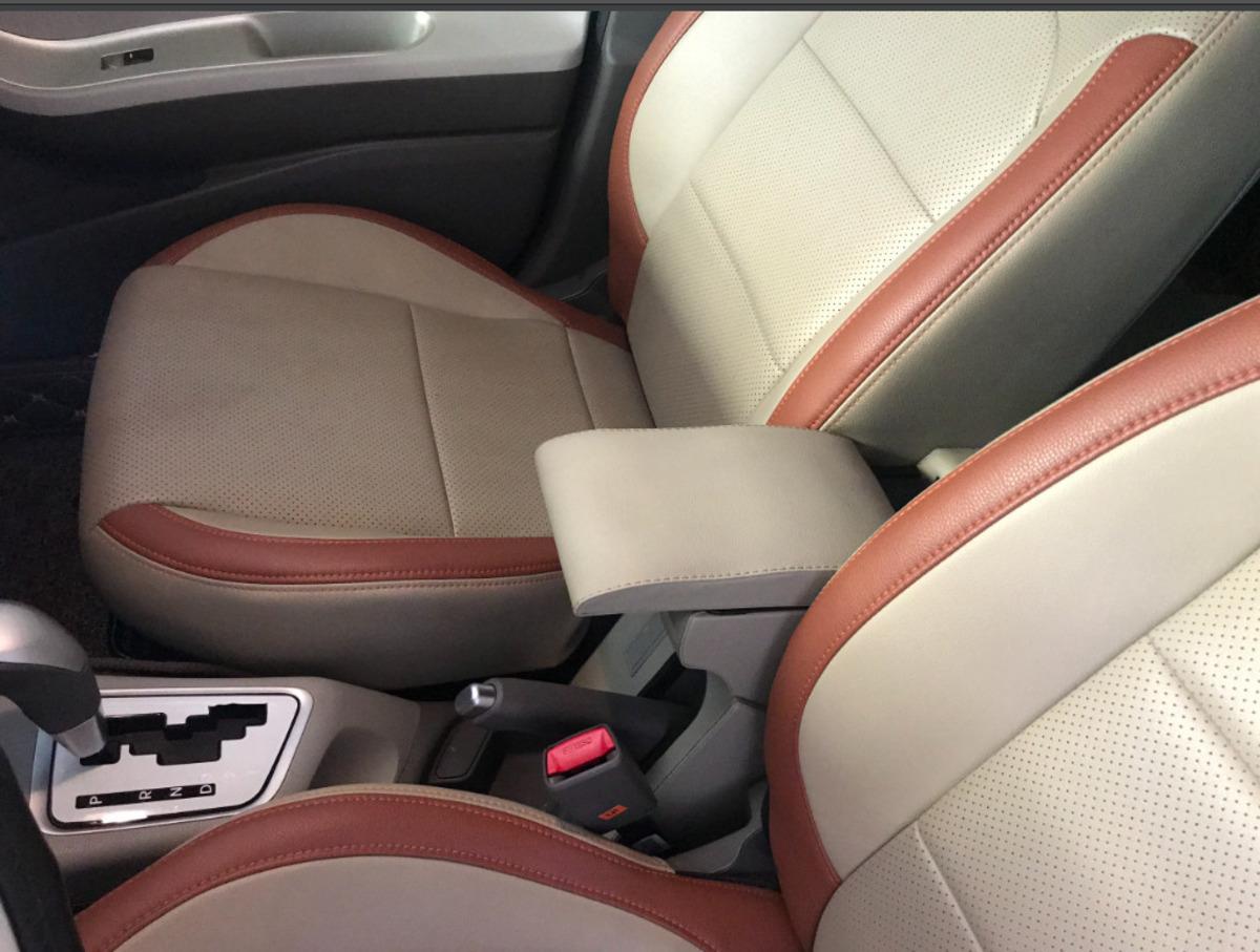 Hàng ghế sau khá rộng, không quá chật chội