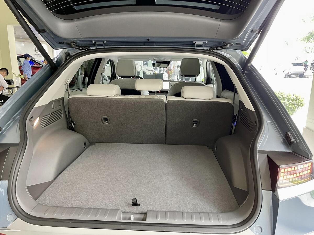 Hàng ghế và khoang hành lý rộng, bố trí thông minh