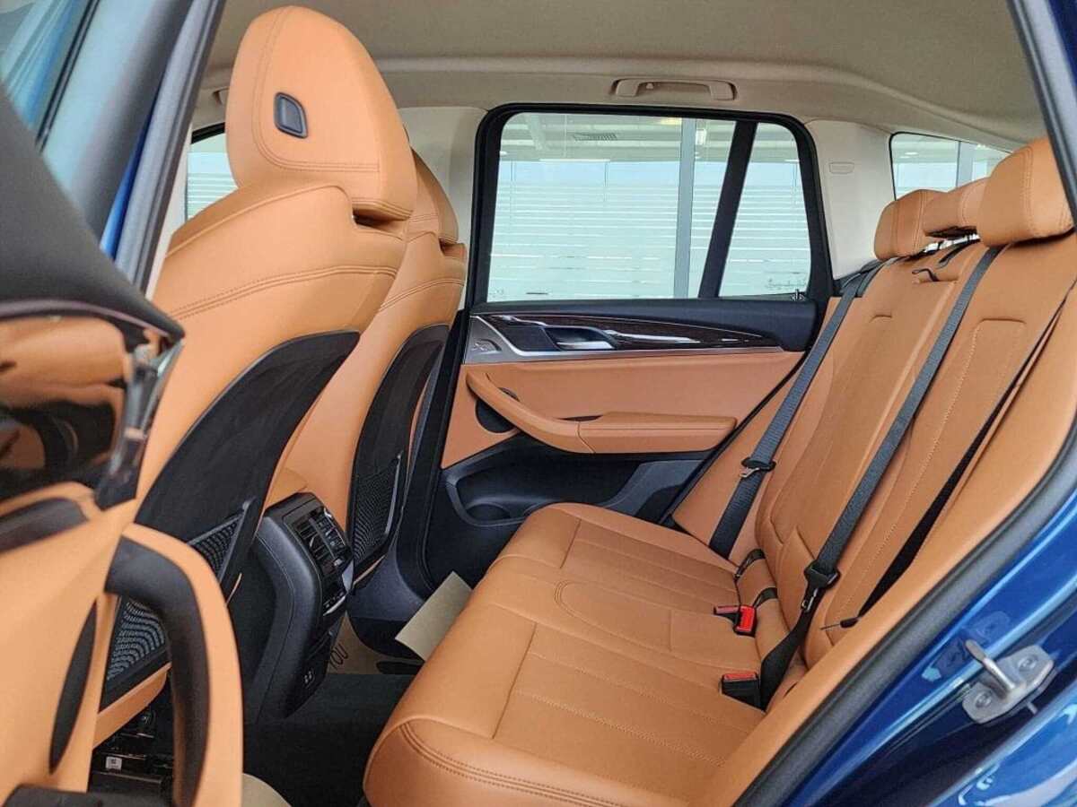 Hệ thống ghế BMW X3 được bọc da nên êm ái và sang trọng