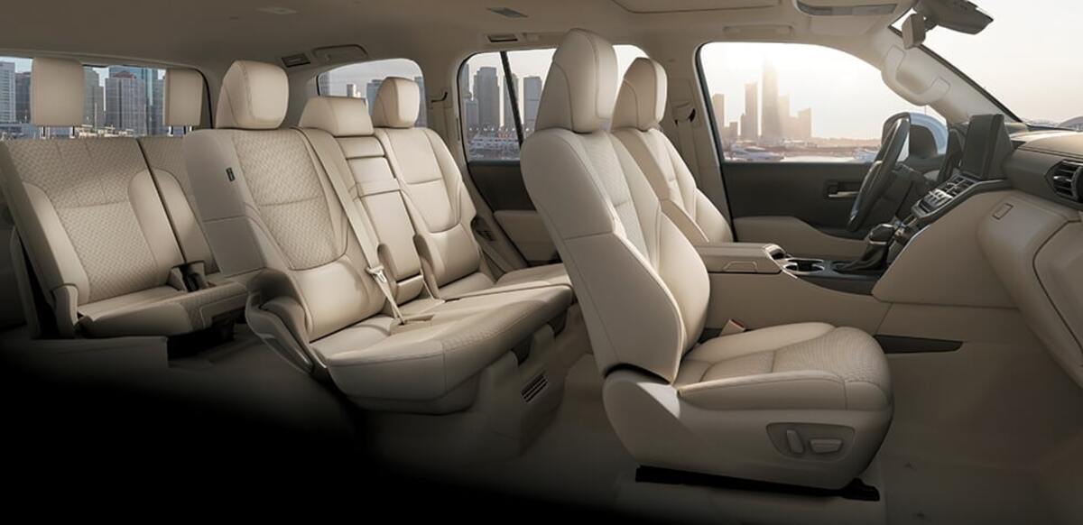 Hệ thống ghế của xe SUV 7 chỗ Land Cruiser