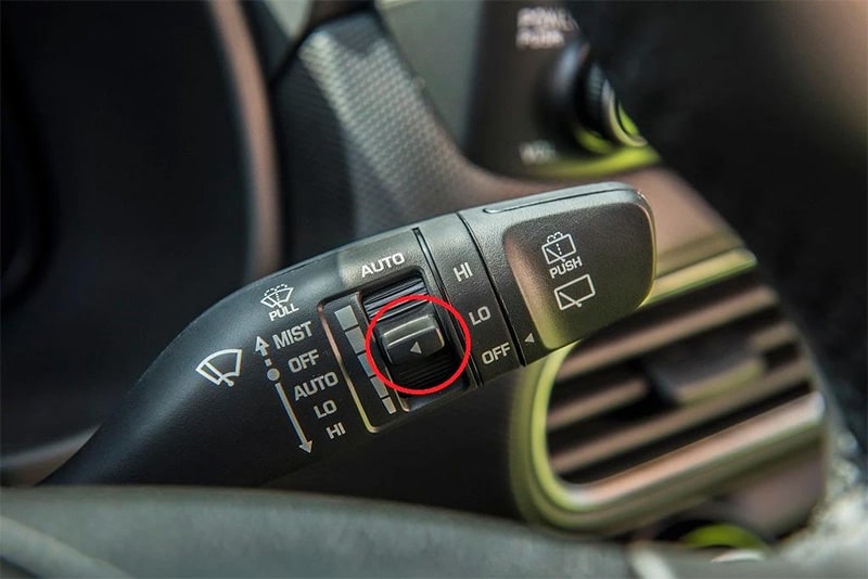 Hình ảnh cần gạt điều khiển các nút phun nước kính xe ô tô