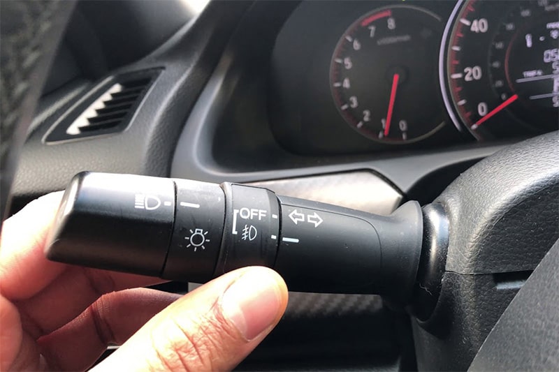 Hướng dẫn sử dụng nút phun nước kính oto