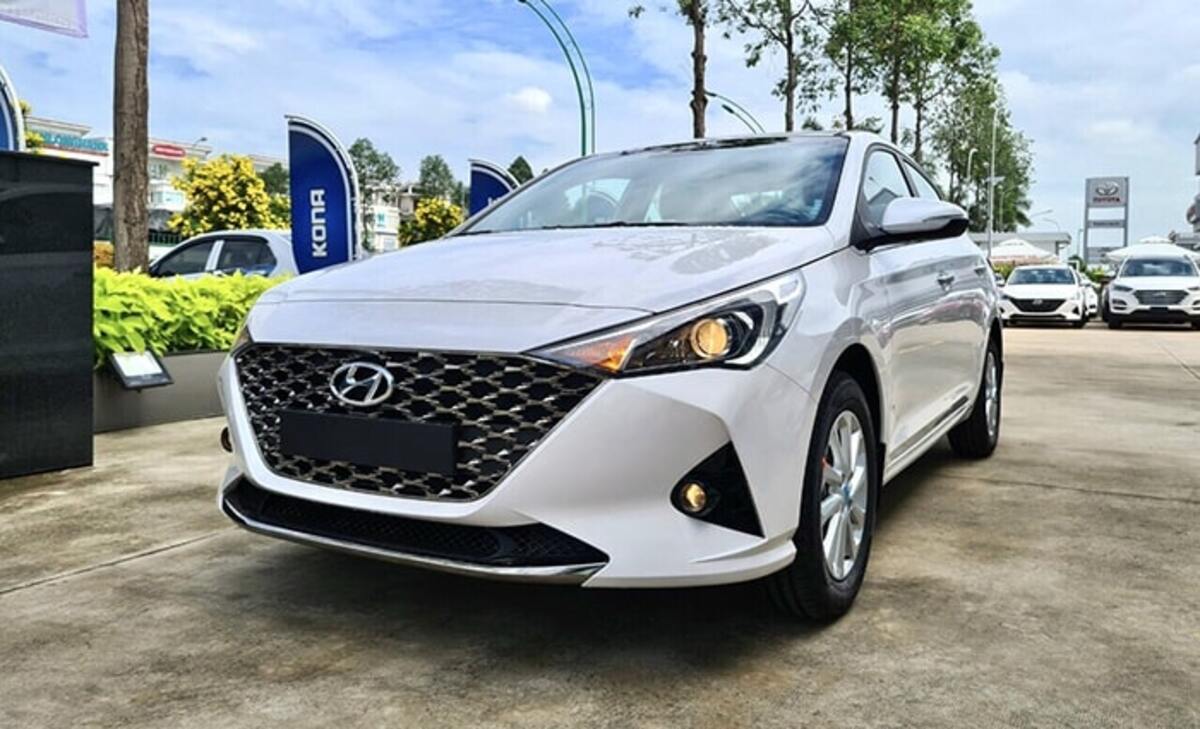 Hyundai Accent 1.4 AT có ngoại hình trẻ trung và trang bị tiện nghi hiện đại