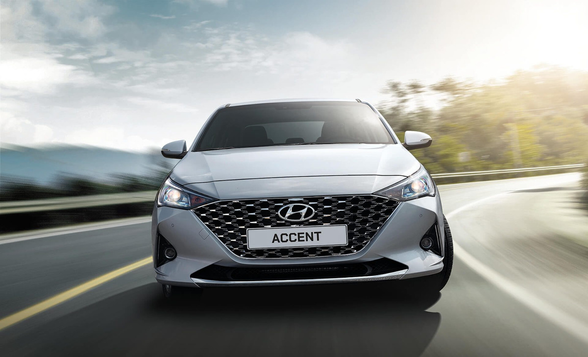 Hyundai cũng trang bị hệ thống phanh đĩa cả trước và sau cho các phiên bản