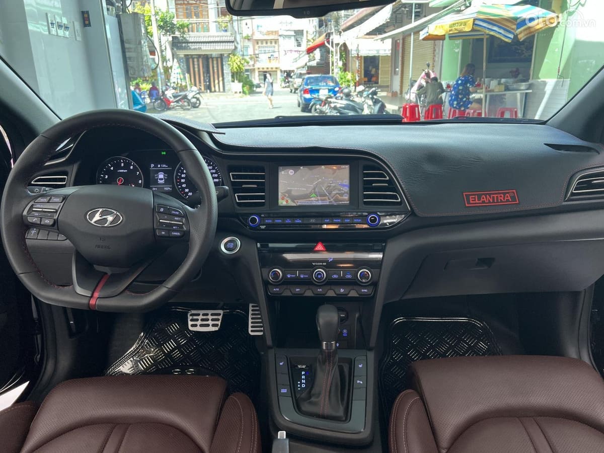 Hyundai Elantra 2022 được trang bị nhiều tính năng tiện nghi và an toàn
