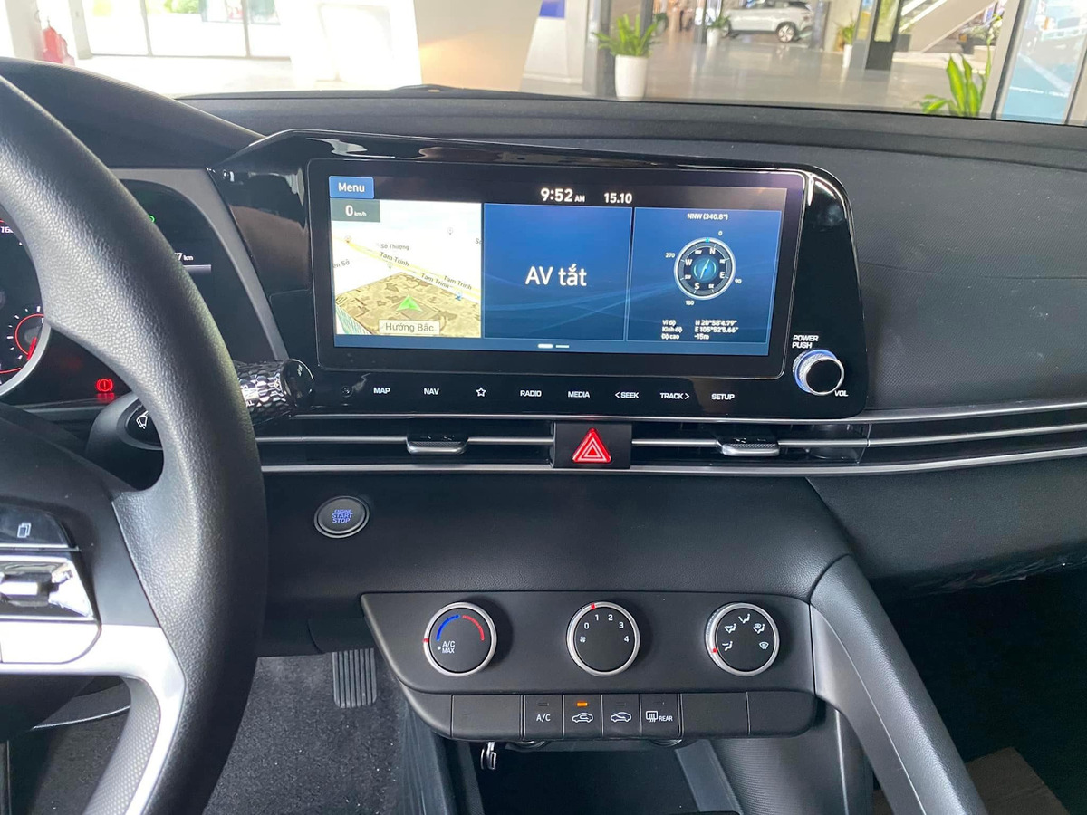 Hyundai Elantra 2023 được trang bị nhiều tính năng tiện ích và an toàn