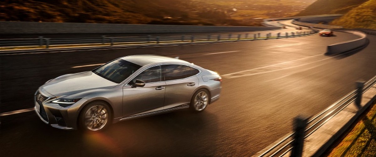 Khả năng vận hành của Lexus LS 500h