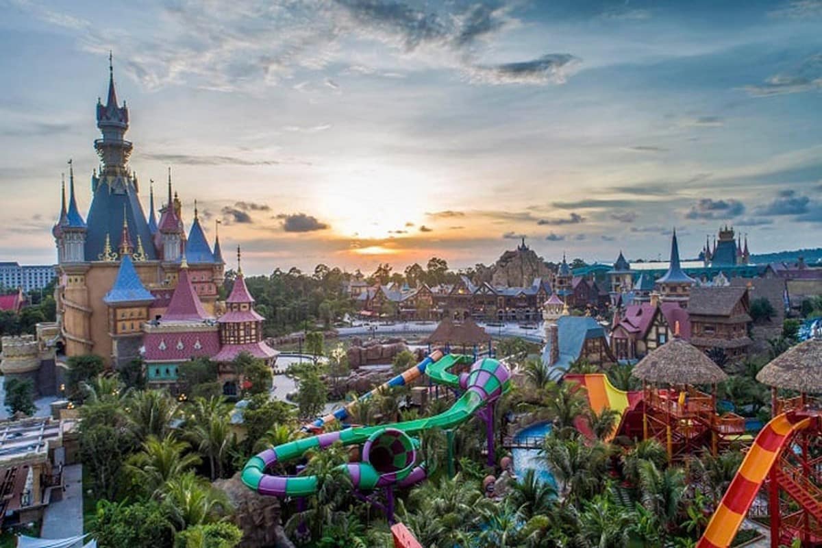 Khi du lịch Phú Quốc bạn có thể ghé Vinwonders