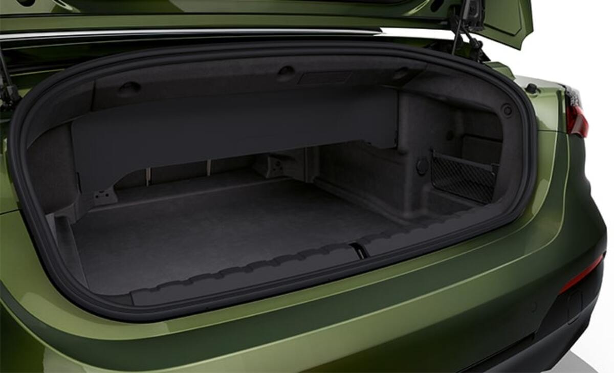 Khoang hành lý  BMW 4 Series 430i có dung tích vừa đủ là 470 lít