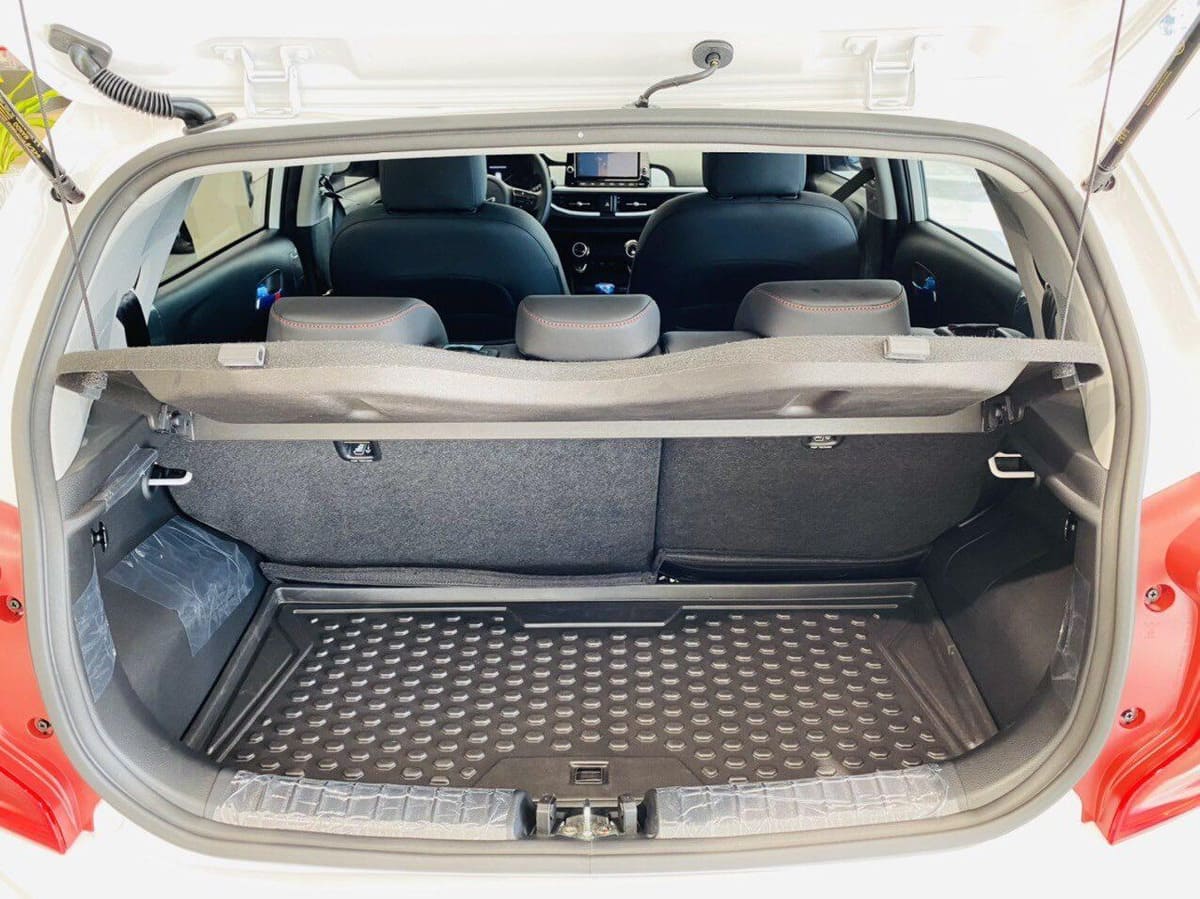 Khoang hành lý chuẩn đạt 255 lít vừa đủ đặt 2 chiếc vali cỡ nhỏ