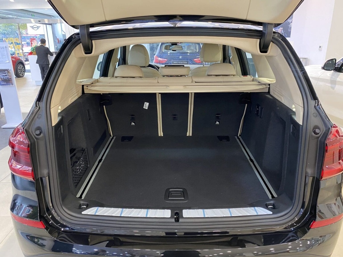 Khoang hành lý của BMW X3 2023 có dung tích tương đối lớn