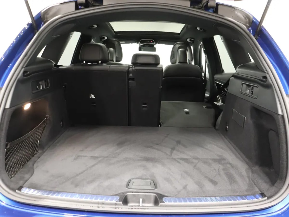 Khoang hành lý rộng rãi, có thể tích tiêu chuẩn 620L nổi bật trong phân khúc SUV hạng sang